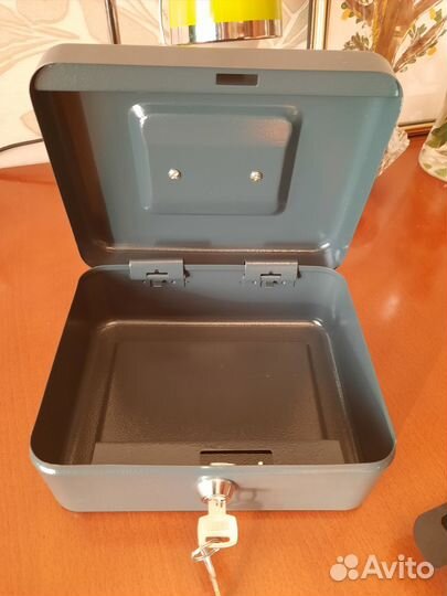 Кэшбокс (сейф)