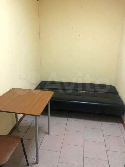 Комната 8 м² в 2-к., 2/4 эт.