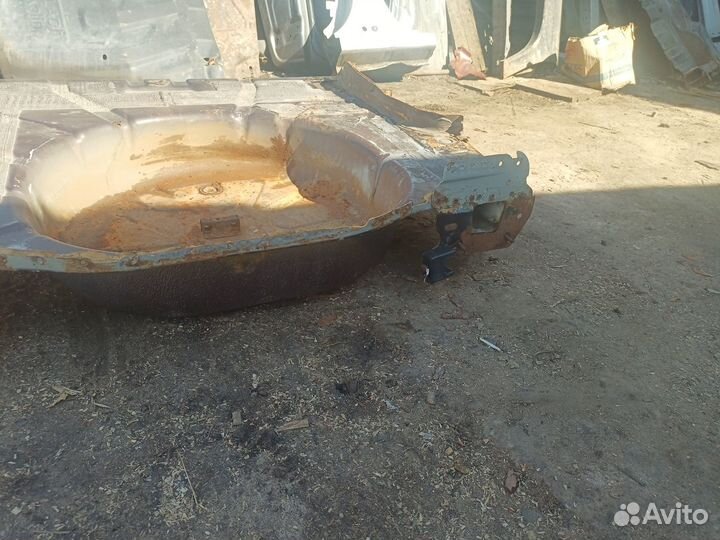 Ниша запасного колеса Ford Focus 2010 г