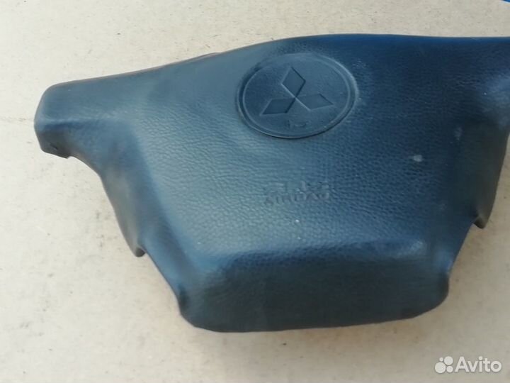 Подушка безопасности накладка В руль Mitsubishi La