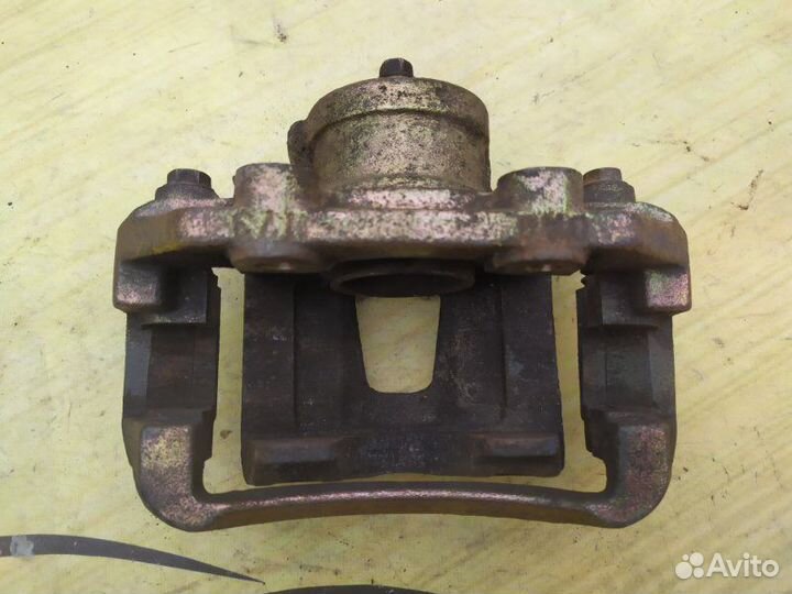 Суппорт передний левый Daewoo Nexia sedan 1.5 2005