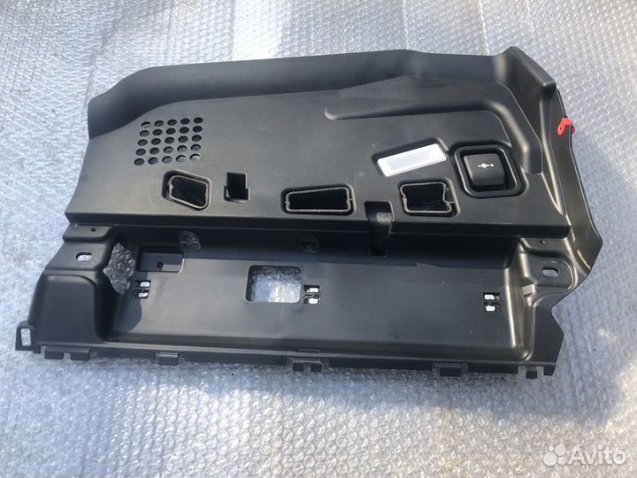 Облицовка пространства для ног пассажира BMW 7 F01