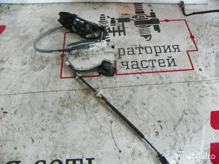 Замок двери передней правой Volkswagen Golf