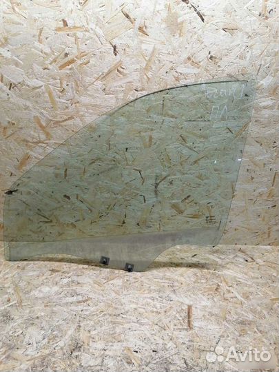 Стекло двери передней Рено Логан 1