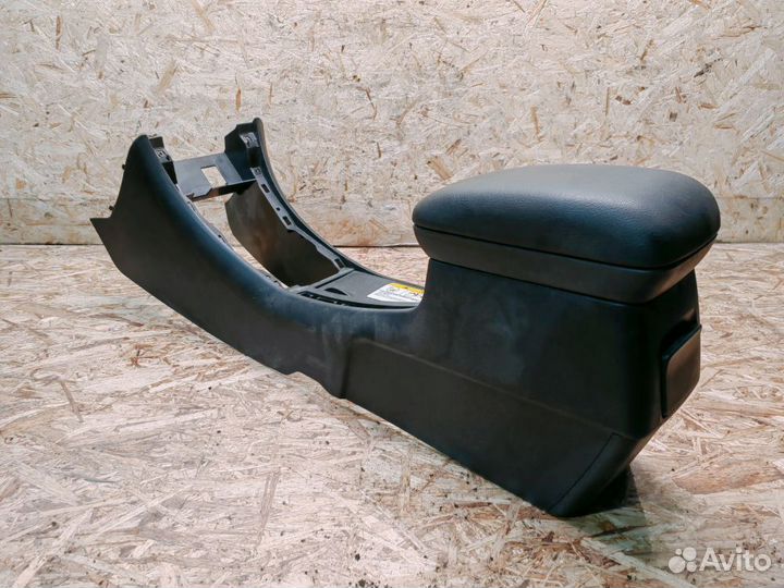 Подлокотник lifan Solano