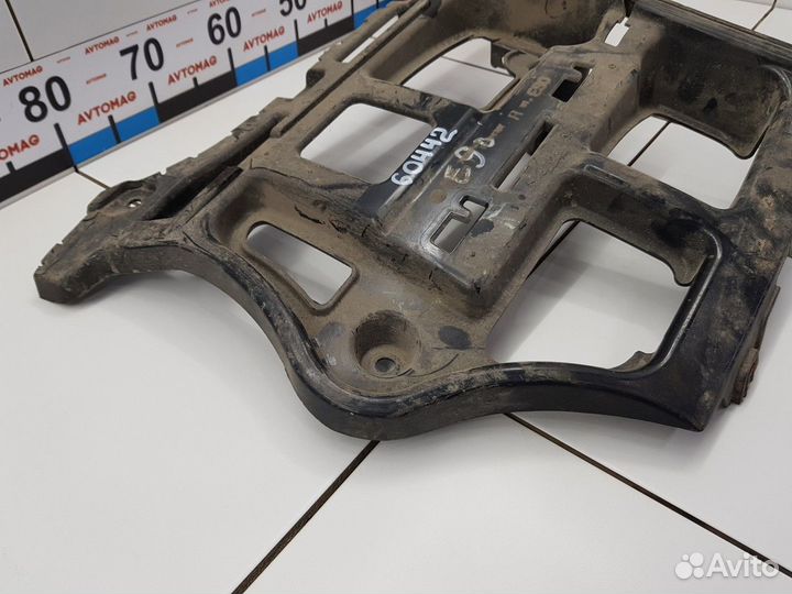 Кронштейн заднего бампера правый (BMW 3)