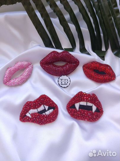 Брошь из бисера 