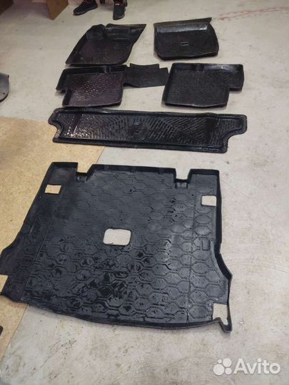 Автомобильные коврики резиновые