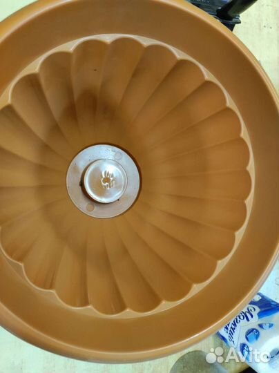 Декоративный пластмассовый горшок