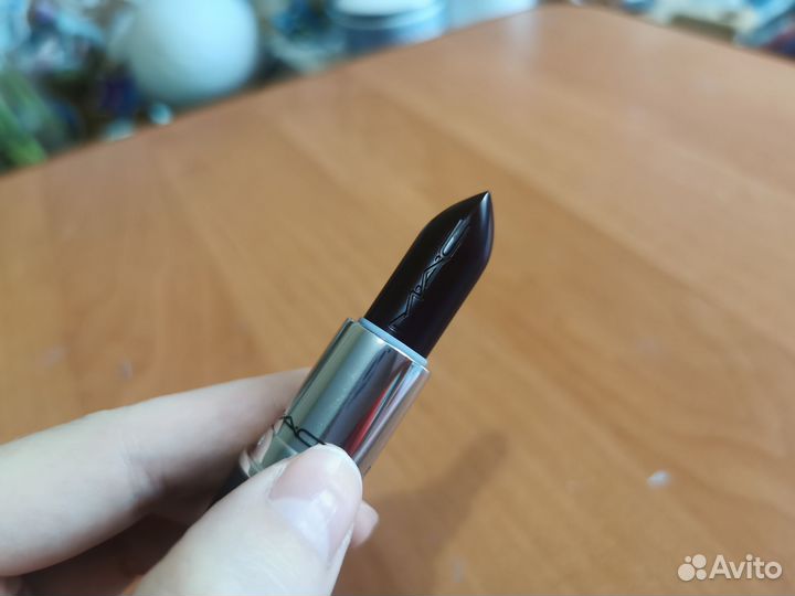 Помада MAC Succumb to plum