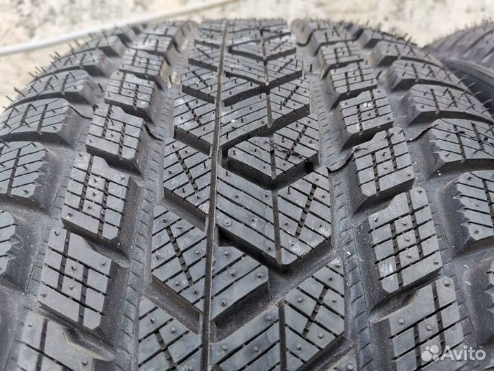 Pirelli Scorpion Winter 285/45 R22