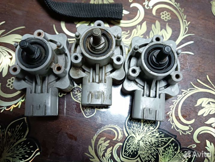 Датчик положения кузова на Ленд Крузер 100 лх 470