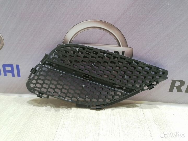 Решетка радиатора Nissan almera N16 Прав