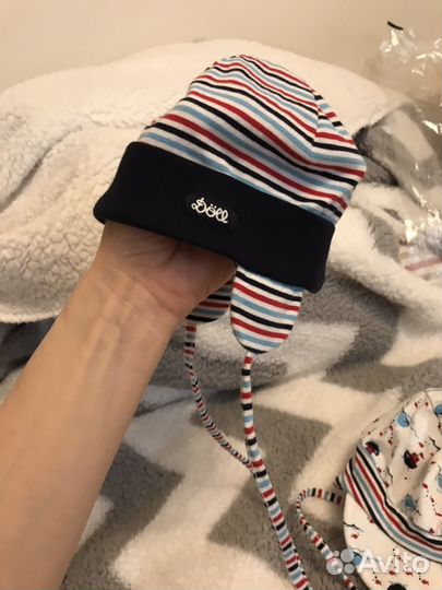 3 новые фирменные шапочки малышу