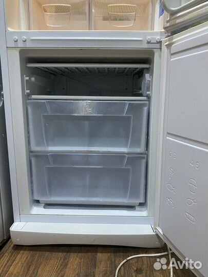 Холодильник indesit