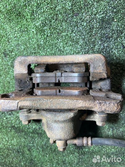 Суппорт задний правый Hyndai Santa Fe 2.4 2004г