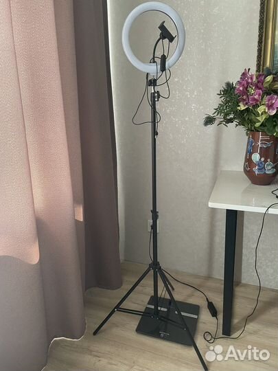 Кольцевая лампа со штативом