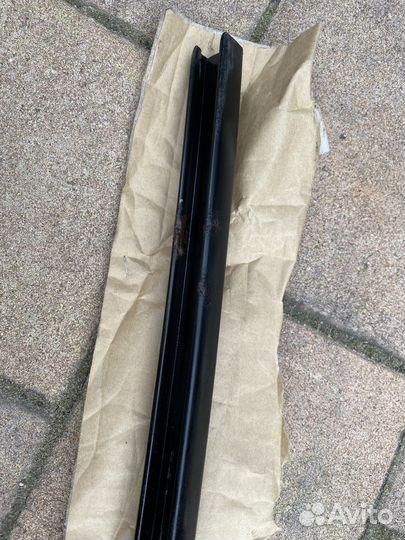 Направляющая стекла pajero 4