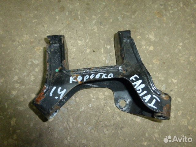 Шкода Кронштейн кпп Fabia