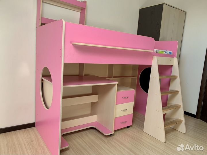 Кровать чердак + комплект мебели