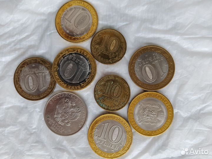 Монеты номиналом 10р, 25р купюры по 1,3 и 100