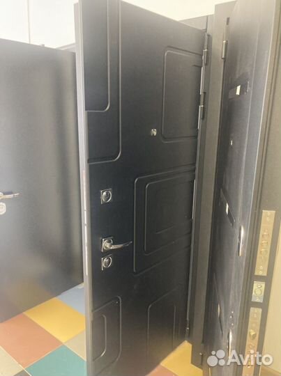 Дверь входная металлическая новая 