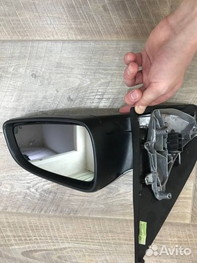 Правое зеркало на Opel Astra H