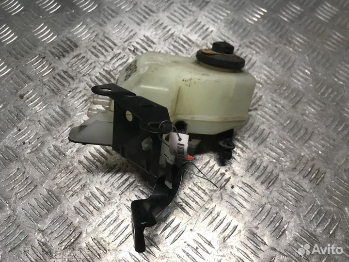 Бачок тормозной жидкости Toyota Prius 20