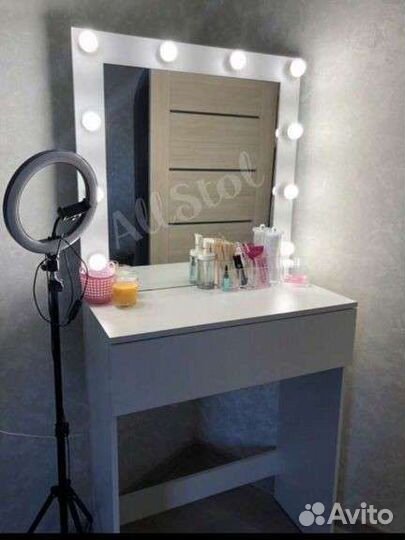 Гримерное зеркало с подсветкой / визажный стол