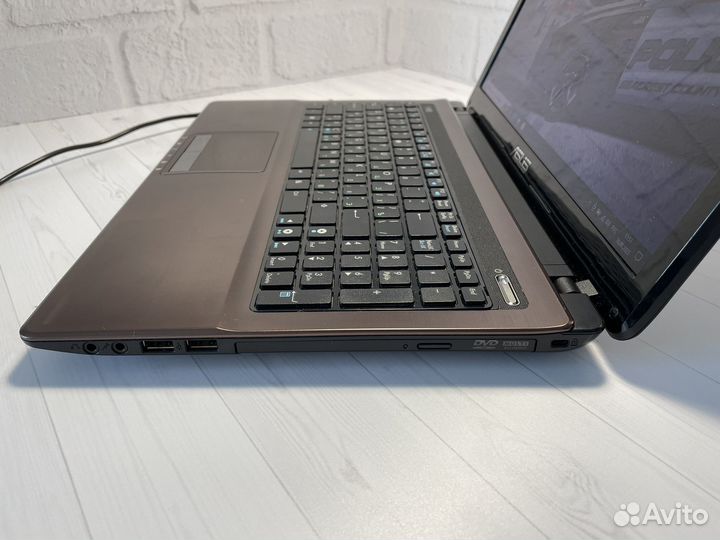 Игровой ноутбук Asus i5/4gb/2видеокарты/SSD