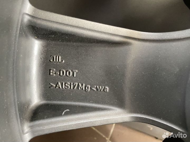 Оригинальное колесо Land Rover Defender L663 R20