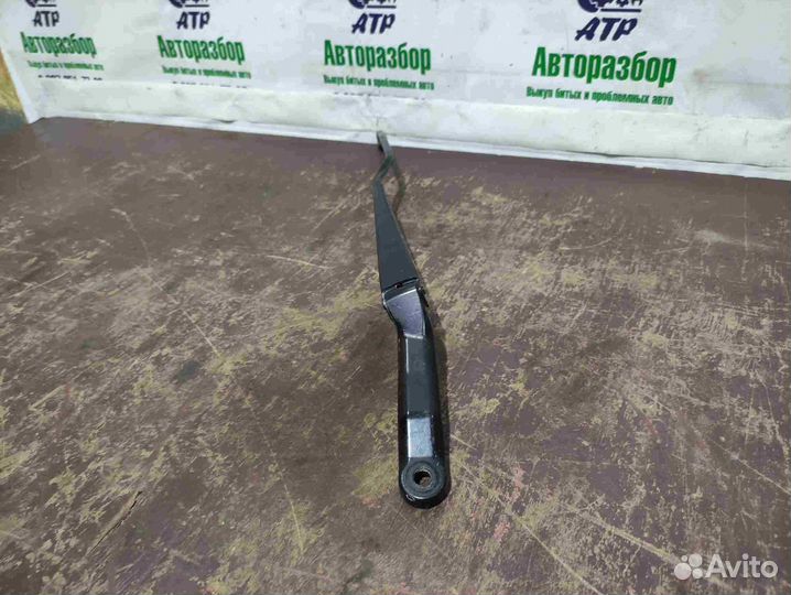 Поводок стеклоочистителя левый Peugeot 206