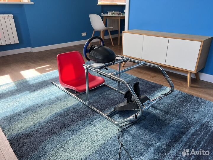 Гоночный кокпит, стойка для руля