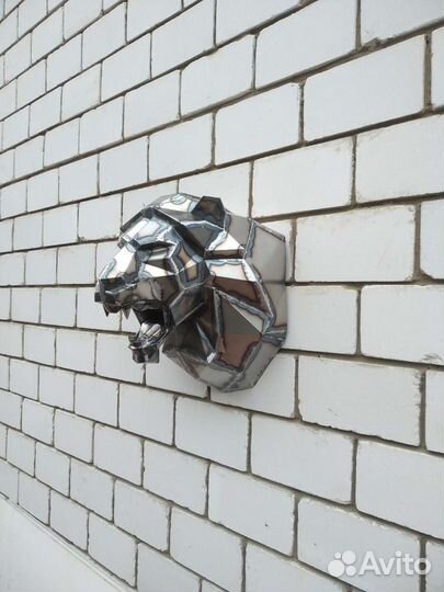 Фигура льва из металла