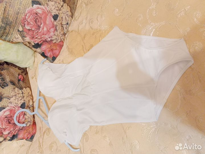 Купальник белый с пляжной юбкой 44р