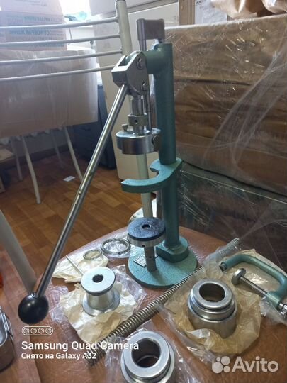 Приспособление для обжима колпачков пок-1