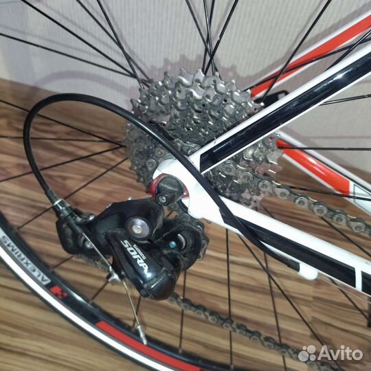 Шоссейный Cube Attain Pro road 60 см велосипед