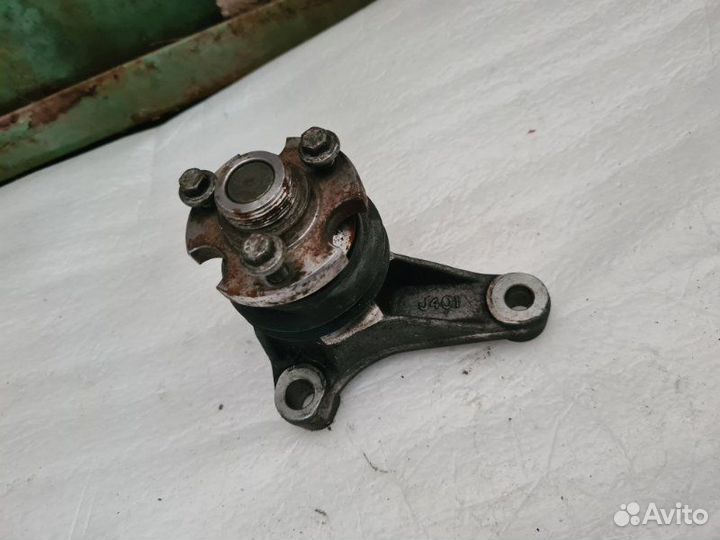 Кронштейн вискомуфты Land Rover Discovery 3 2.7