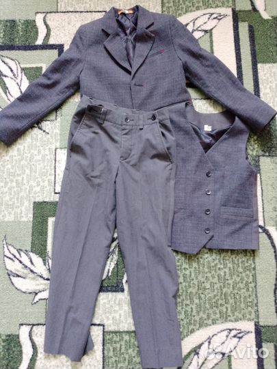 Продам школьную форму для мальчика