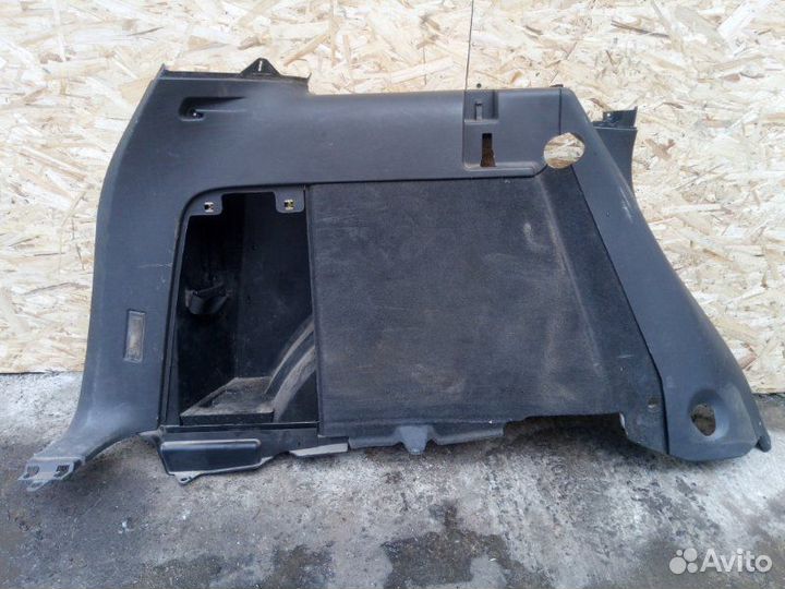 Обшивка багажника левая Volkswagen Touareg