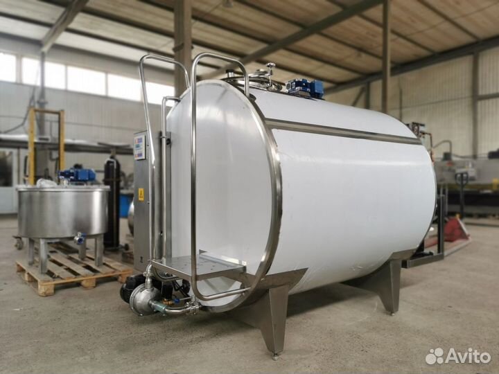 Охладитель молока 1500л танк закрытый с промывкой