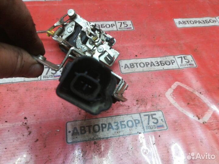 Замок двери передний левый Suzuki Kei HN22S K6A