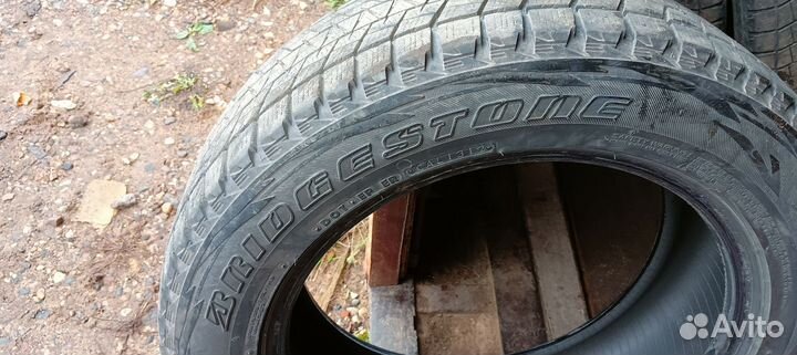 Bridgestone Blizzak DM-V1 215/60 R17