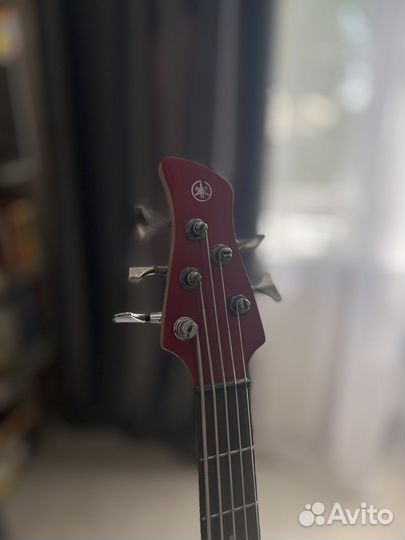 Бас гитара yamaha trbx305 комплект с комбиком