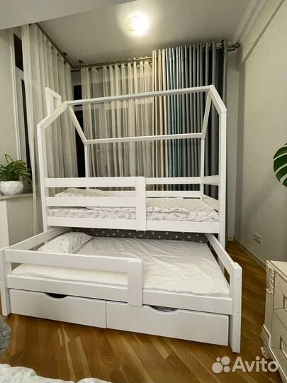 Двухъярусная детская кровать