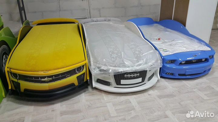 Детская кровать машина