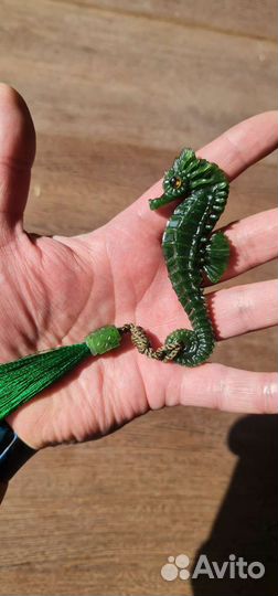 Морской конёк из нефрита