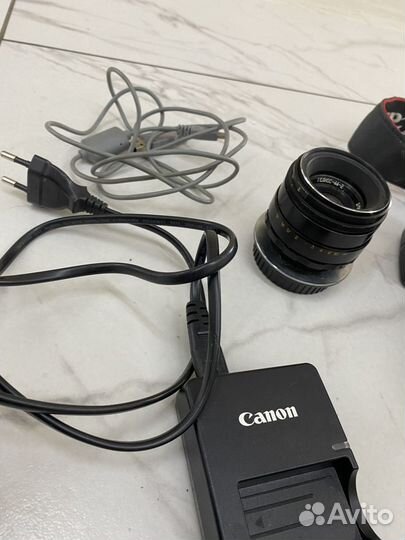 Зеркальный фотоаппарат canon 1000 D