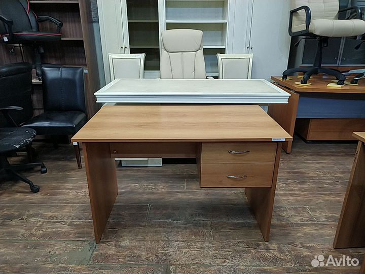 Стол письменный б/у 117х68х75 с тумбой 03797П-орм