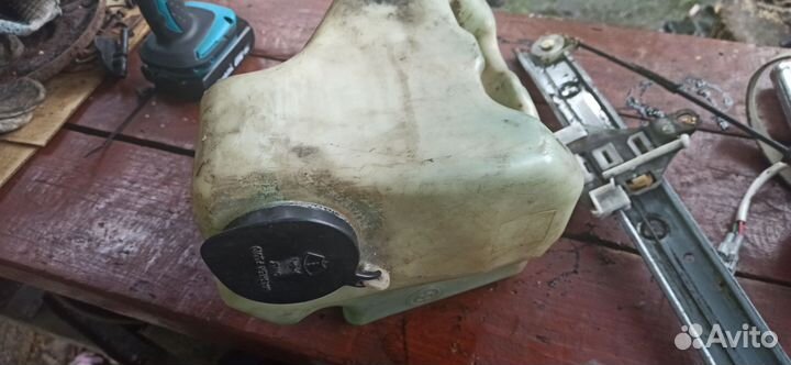 Бачок омывателя Toyota Carina E